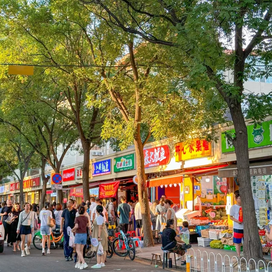 老军营小吃街街景